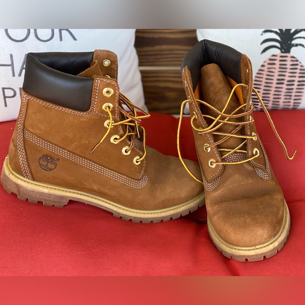 Women’s Timberland boots waterproof 8 1/2 M never worn or used